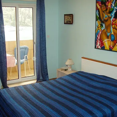 Palace 3*